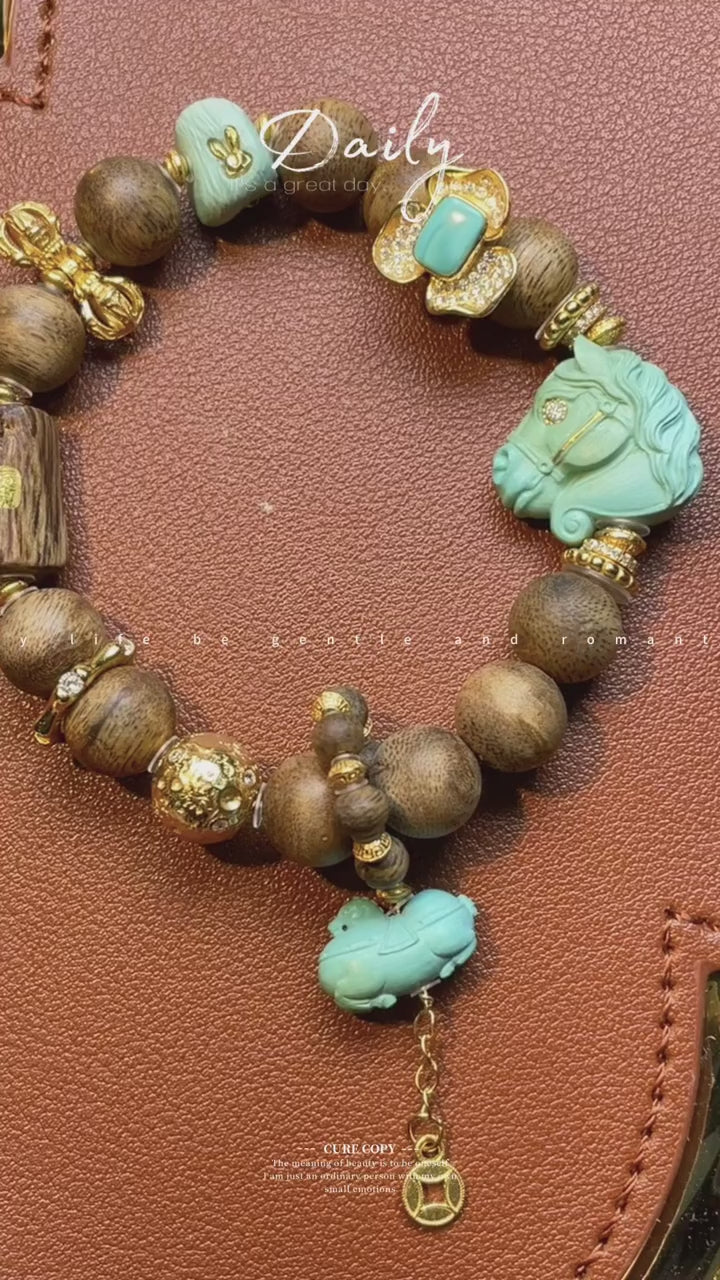 A Gentle Blend of Aloeswood Warmth and Turquoise Clarity